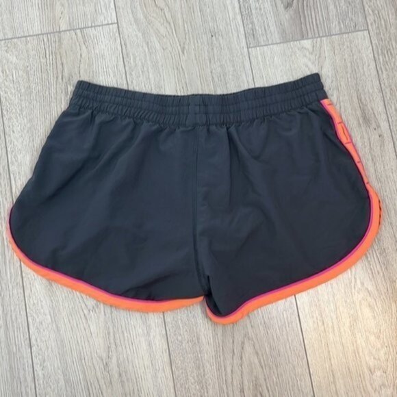 Under Armour Grey Workout Shorts Size M - Picture 3 of 6